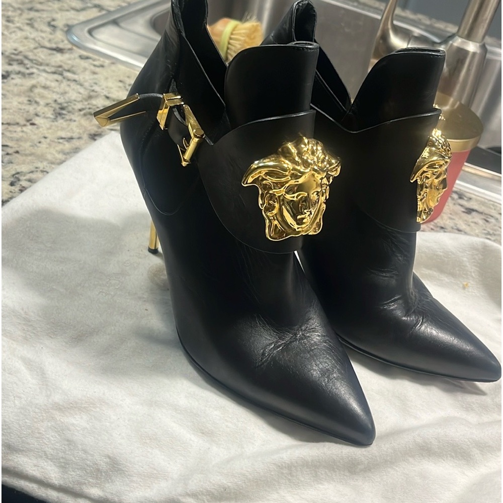 Versace leather heel boots size 37 1/2 USA size 7